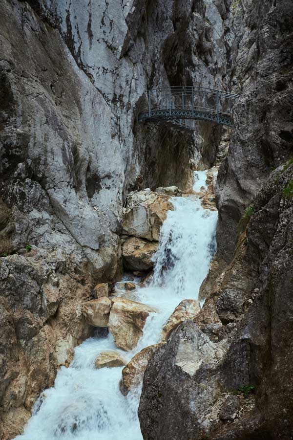 Wasserfall an der Bogenbrücke
