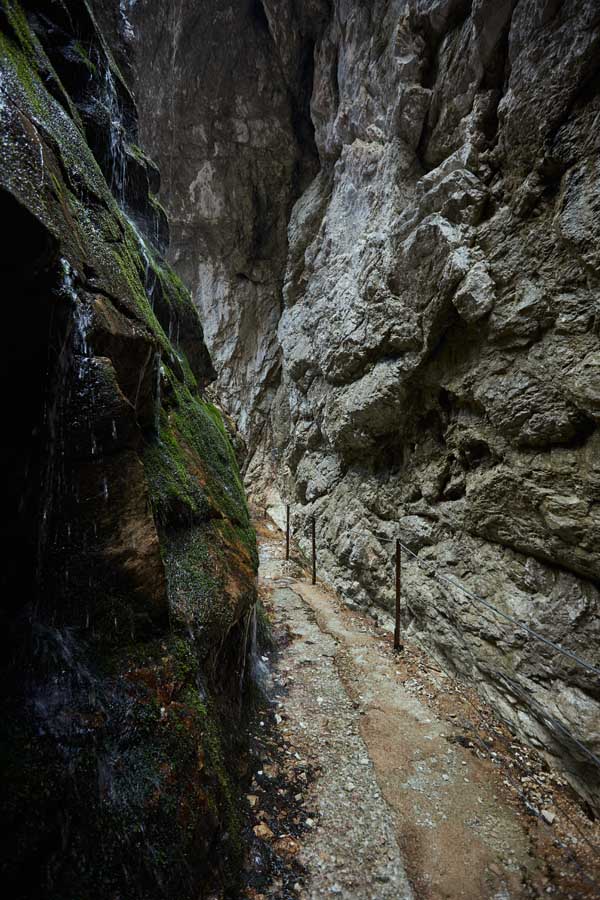 Wanderweg durch Klamm